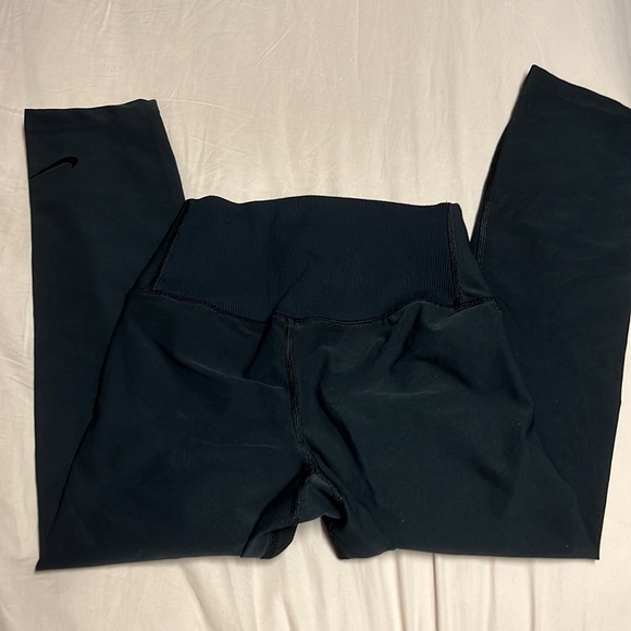 NWOT Nike leggings - Picture 2 of 2